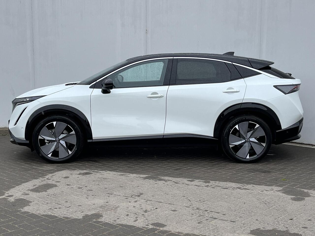 Nissan Ariya Advantage Edition Plus 91 kWh / Glazen Schuif- en Kanteldak / 360° Camera / Stuur- en Stoelverwarming voor en achter / Apple Carplay & Android Auto / Adaptieve Cruise Control / Keyless Entry & Start