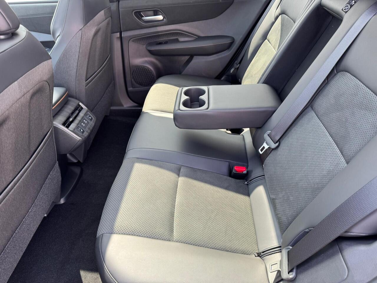 Nissan Ariya Evolve 87 kWh | 22kW LADER | SCHUIFDAK | ¤ 6.000,- VOORRAADKORTING | ¤ 321,- BIJTELLING P.M. |