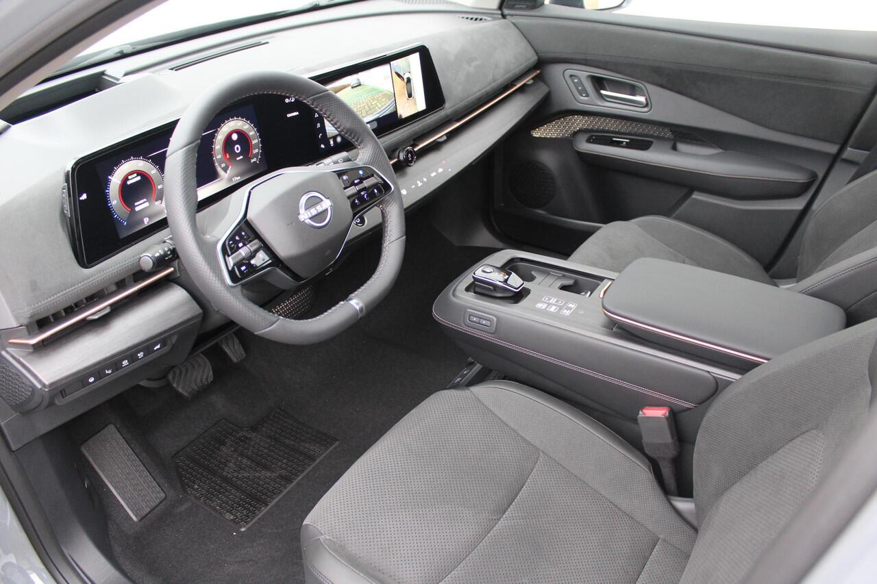 Nissan Ariya Evolve 91 kWh / ¤3.000,- Nissan Voorraadvoordeel / Nieuw uit Voorraad Leverbaar/ 20 Inch Velgen / Schuif/Kanteldak / Navigatie / 360 Graden Camera /