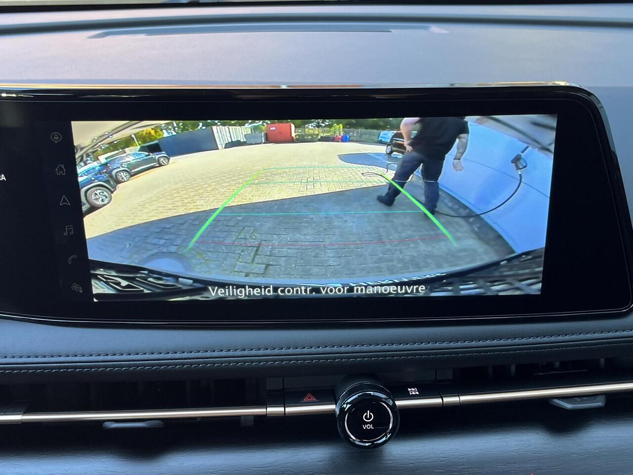 Nissan Ariya Limited Edition 91 kWh / ¤ 3.500,- Prijsverlaging + ¤ 3.000,- korting / NIEUW uit voorraad leverbaar! / Achteruitrijcamera / Apple Carplay & Android Auto / Navigatie full map / Keyless Entry & Start / Adaptieve Cruise Control / Climate Control /