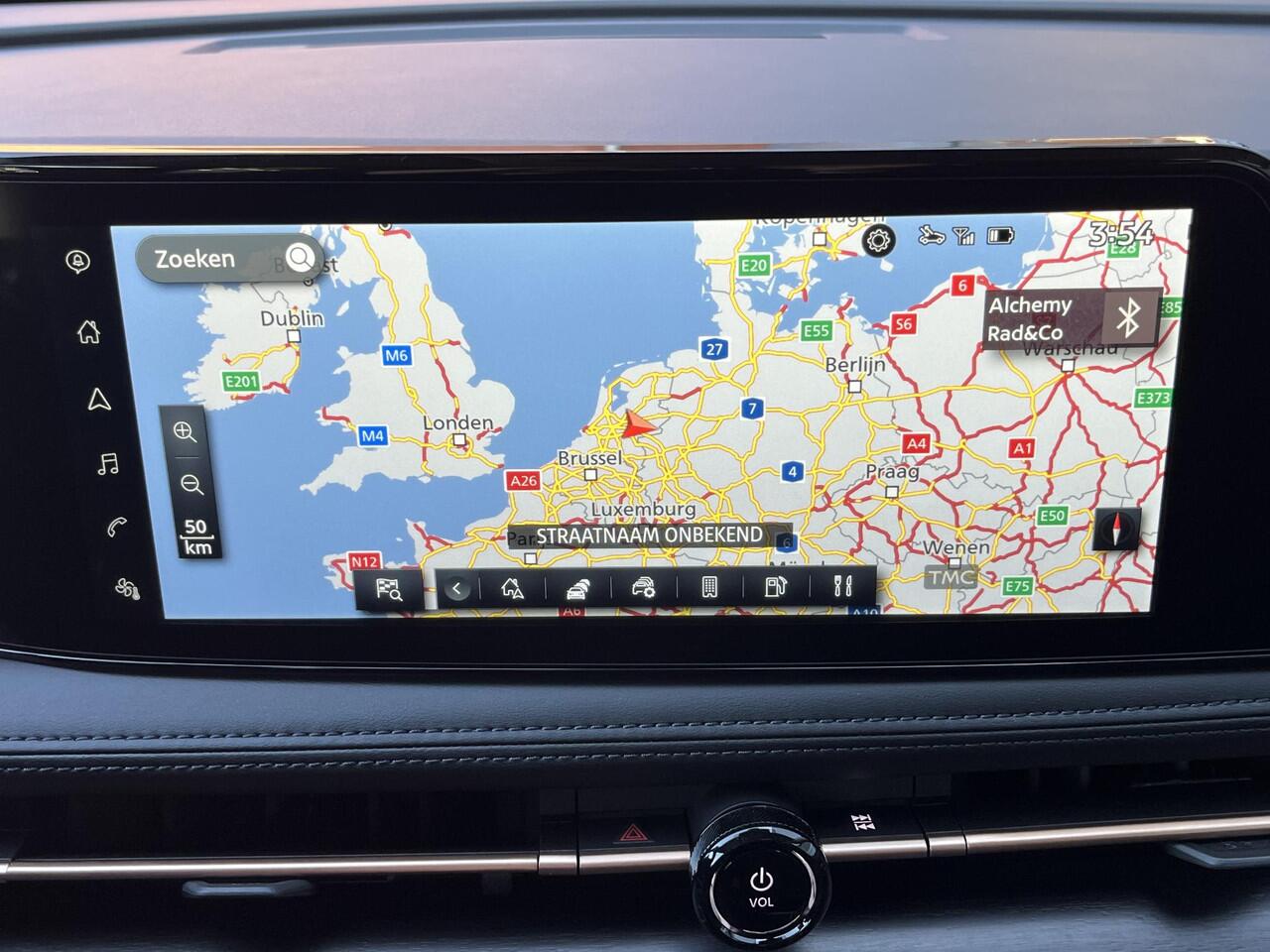 Nissan Ariya Limited Edition 91 kWh / ¤ 3.500,- Prijsverlaging + ¤ 3.000,- korting / NIEUW uit voorraad leverbaar! / Achteruitrijcamera / Apple Carplay & Android Auto / Navigatie full map / Keyless Entry & Start / Adaptieve Cruise Control / Climate Control /