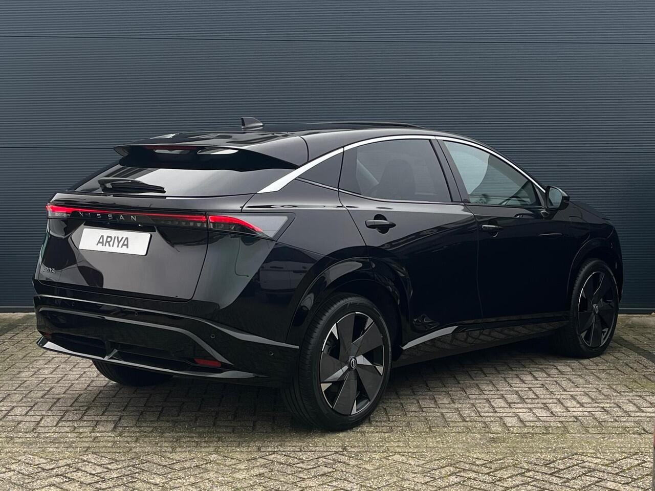Nissan Ariya Evolve 87 kWh 242PK | Rijklaarprijs! | Schuif-/Kanteldak | BOSE Audio | Head-Up Display | 20'' Inch Velgen | 360 Camera | Stoel- en Stuurverwarming | Apple CarPlay & Android Auto | Nieuw uit voorraad leverbaar!
