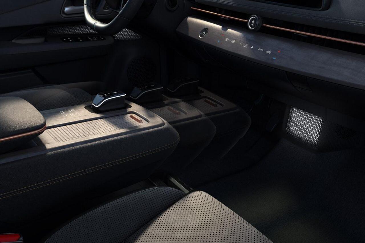 Nissan Ariya Evolve 91 kWh 242PK | BOSE Audio | Head-Up Display | 20'' Inch Velgen | 360 Camera | Stoel- en Stuurverwarming | Nieuw uit voorraad leverbaar!