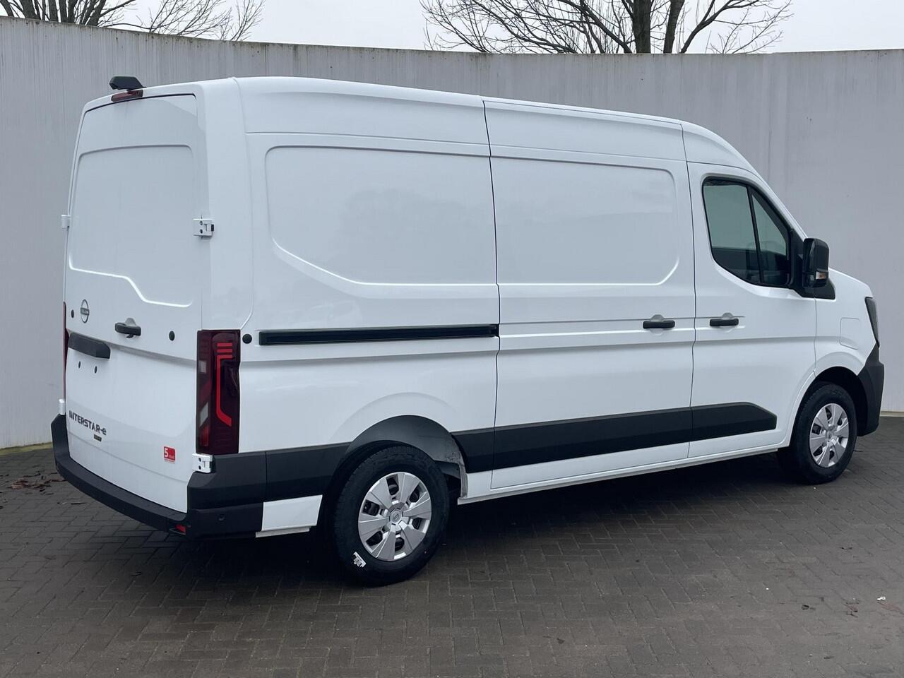 Nissan INTERSTAR -e L2H2 Limited 87 kWh / Direct uit voorraad leverbaar / Trekgewicht 2000KG / Apple Carplay/Android Auto / Achteruitrijcamera / Cruise control / Voorstoelen Verwarmd /