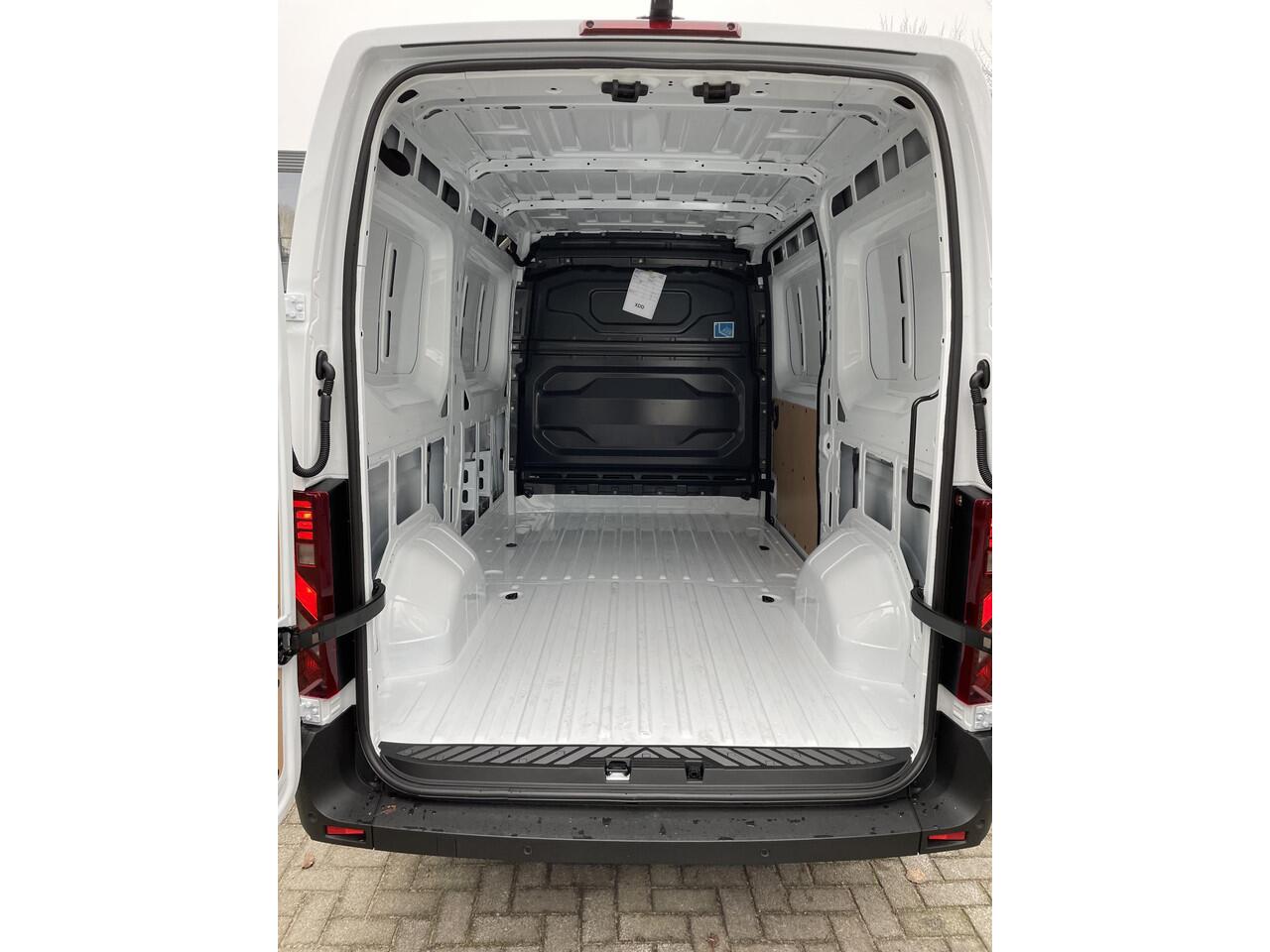 Nissan INTERSTAR Interstar-e L2H2 Limited 87 kWh