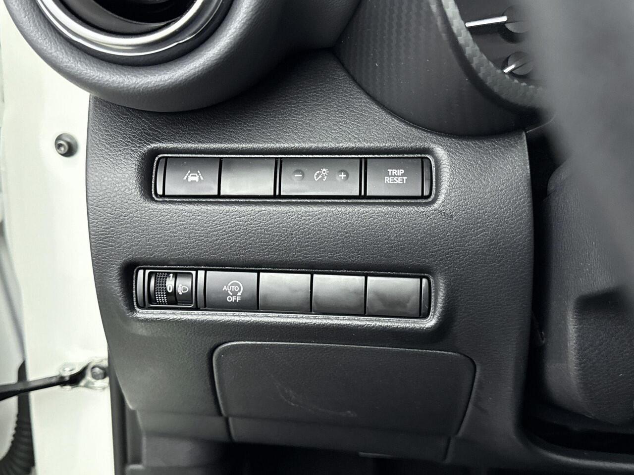 Nissan JUKE 1.0 DIG-T N-Connecta 117PK | Climate Control | Achteruitrijcamera | Lichtmetalen Velgen 17'' | Apple CarPlay & Android Auto