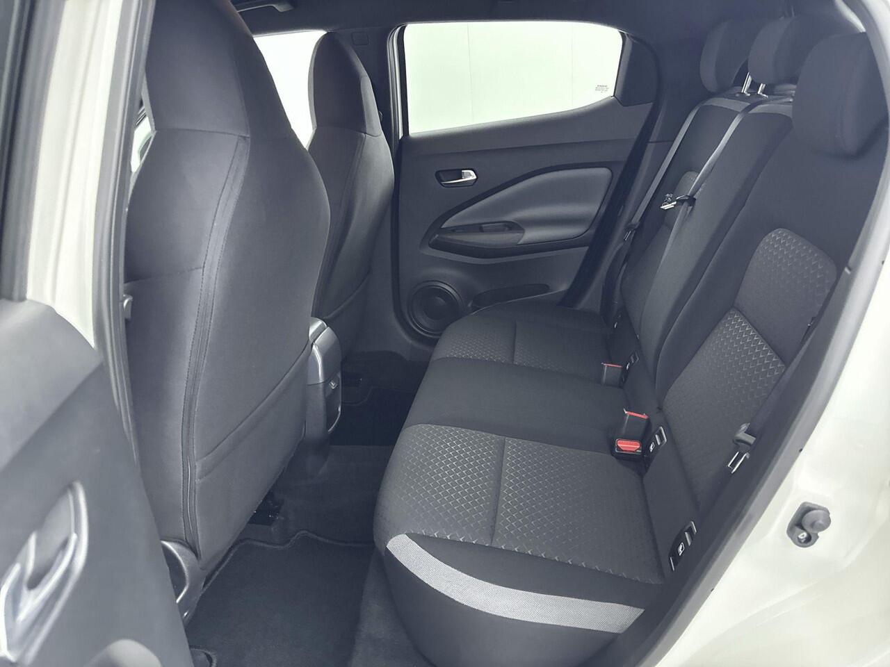 Nissan JUKE 1.0 DIG-T N-Connecta 117PK | Climate Control | Achteruitrijcamera | Lichtmetalen Velgen 17'' | Apple CarPlay & Android Auto