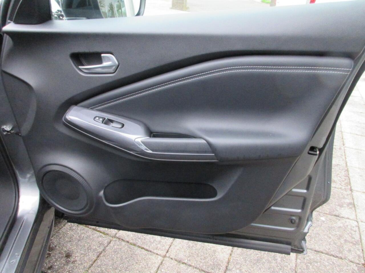 Nissan JUKE 1.6 hybrid bussines edition