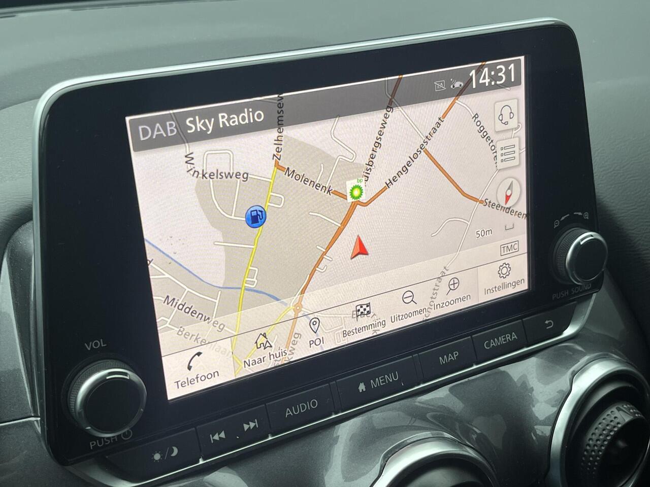 Nissan JUKE 1.6 Hybrid N-Design / Achteruitrijcamera / Stuur- en Stoelverwarming / Voorruitverwarming / Cruise- en Climate Control / Apple Carplay & Android Auto / Keyless Entry & Start / Navigatie full map / Parkeersensoren voor en achter /