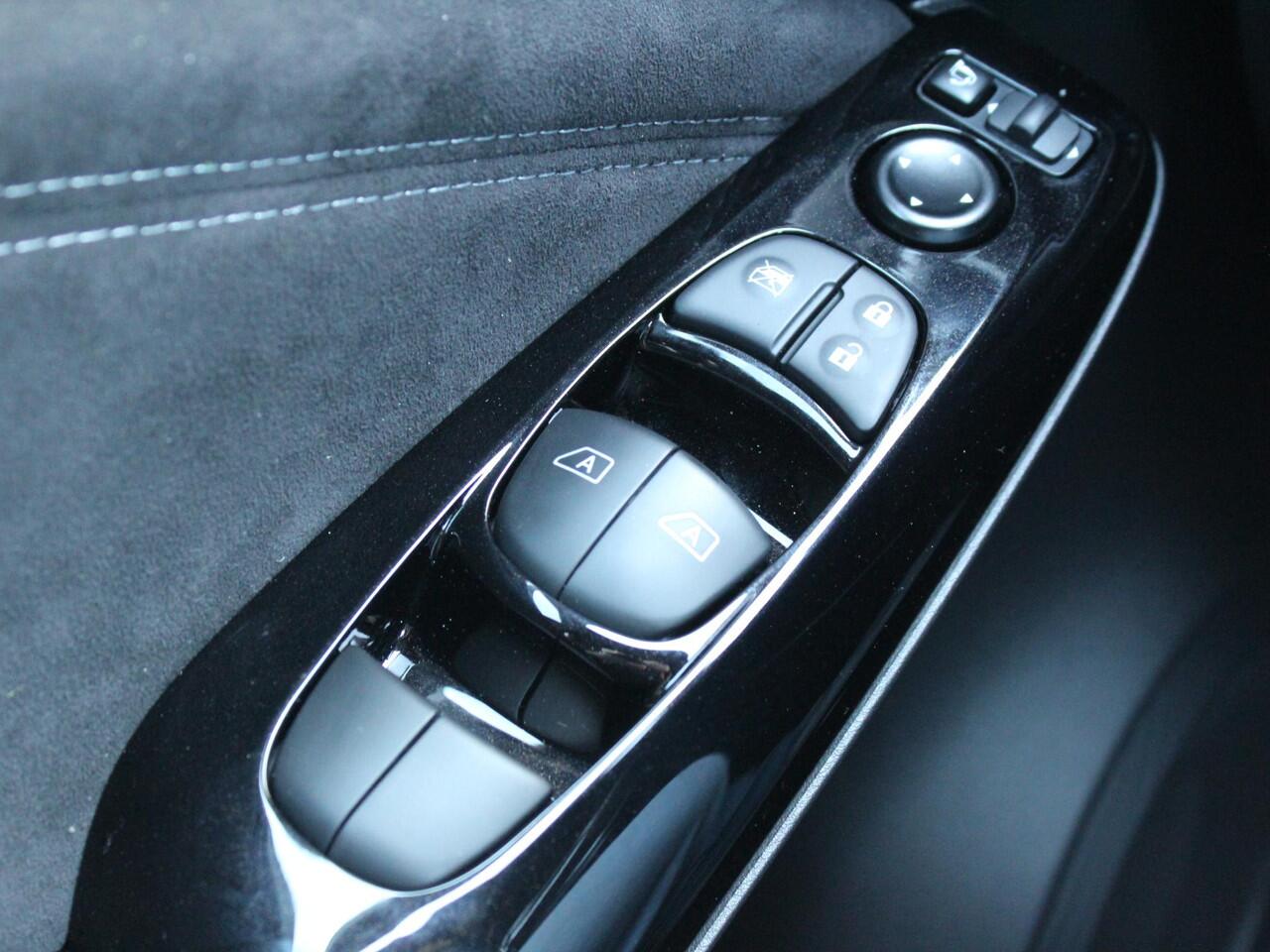 Nissan JUKE 1.6 Hybrid N-Design / Cold Pack Light / Technology Pack / Interior Pack /