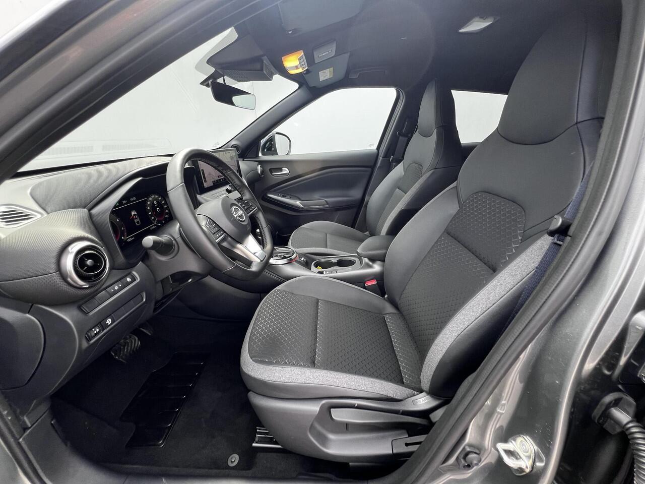 Nissan JUKE 1.0 DIG-T N-Connecta Automaat / Dealer onderhouden / Stuur-, stoel- en voorruitverwarming / Camera / Navigatie / Apple Carplay Android Auto / 17" LM wielen /