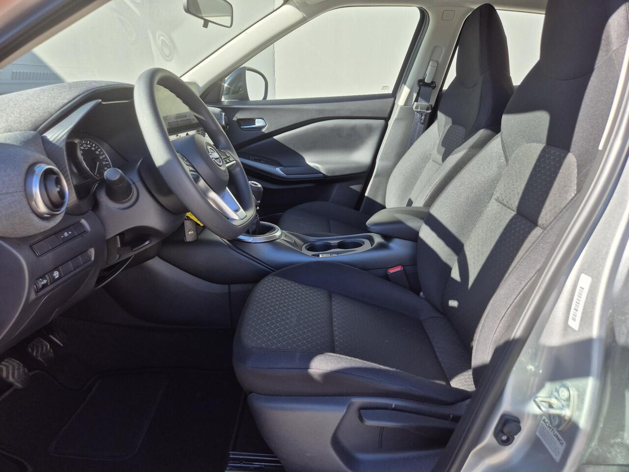 Nissan JUKE 1.0 DIG-T Acenta Handgeschakeld / Allseason banden / Apple Carplay Android Auto / Achteruitrijcamera / Stoelverwarming / Navigatie / Climate control / Cruise control / Lichtmetalen wielen 17" /