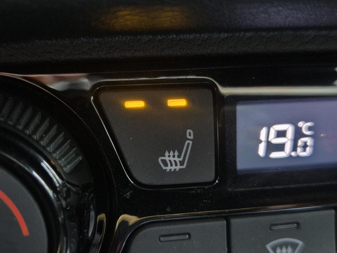 Nissan JUKE 1.0 DIG-T N-Connecta Automaat / Cold Pack / Apple Carplay Android Auto / Stuur-, Stoel en Voorruitverwarming / Achteruitrijcamera / Cruise control / Keyless Entry/Start / Draadloze telefoon lader / Climate control /