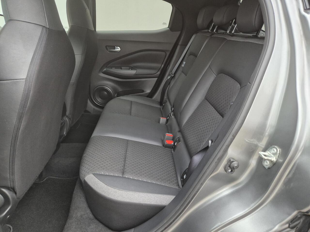 Nissan JUKE 1.0 DIG-T N-Connecta Automaat / Cold Pack / Apple Carplay Android Auto / Stuur-, Stoel en Voorruitverwarming / Achteruitrijcamera / Cruise control / Keyless Entry/Start / Draadloze telefoon lader / Climate control /