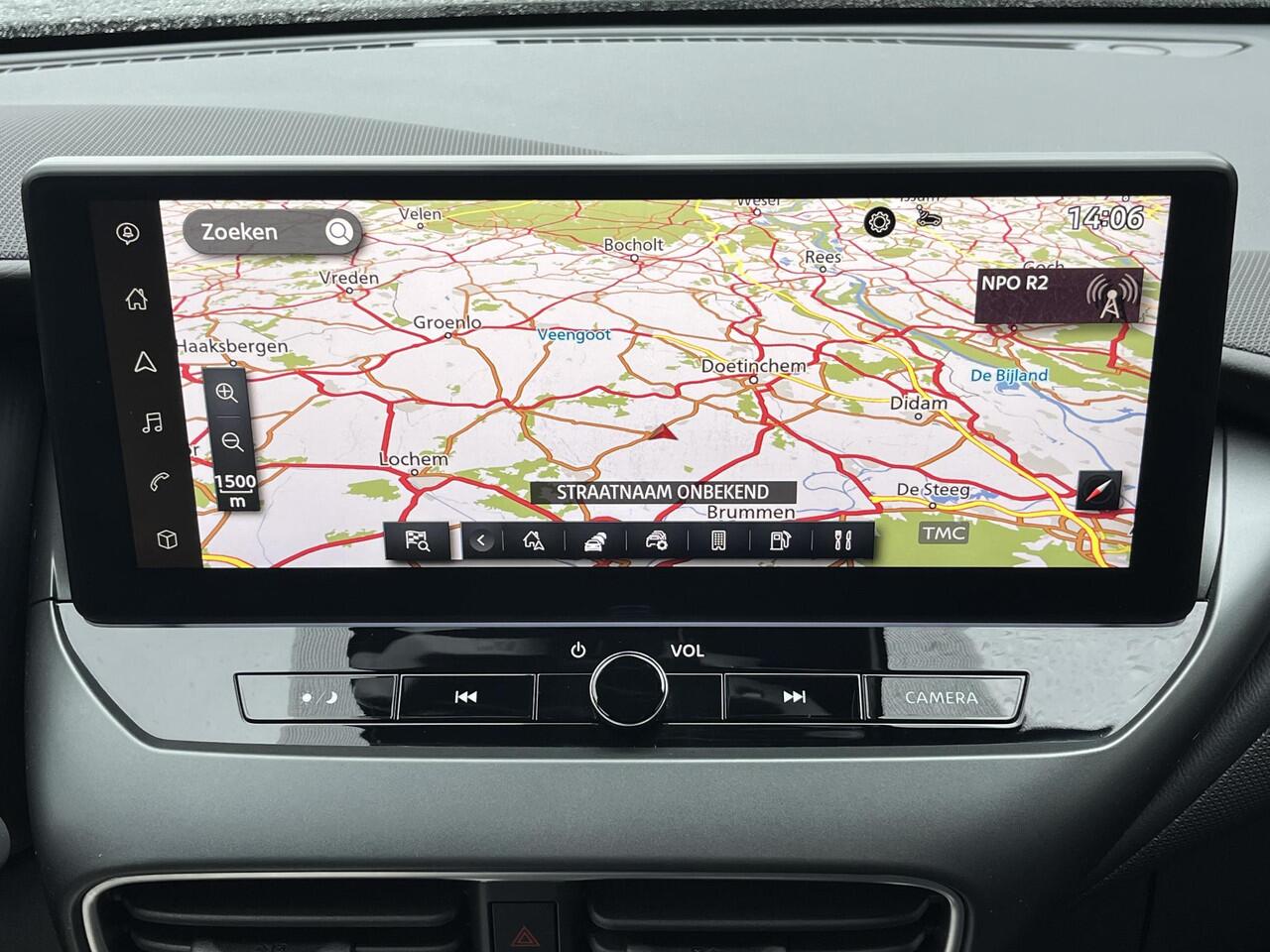 Nissan JUKE 1.0 DIG-T N-Connecta / Fabrieksgarantie tot 07-03-2028 / Achteruitrijcamera / Apple Carplay & Android Auto / Keyless Entry & Start / Navigatie full map / Cruise- en Climate Control / Stuur- en Stoelverwarming / Parkeersensoren voor en achter