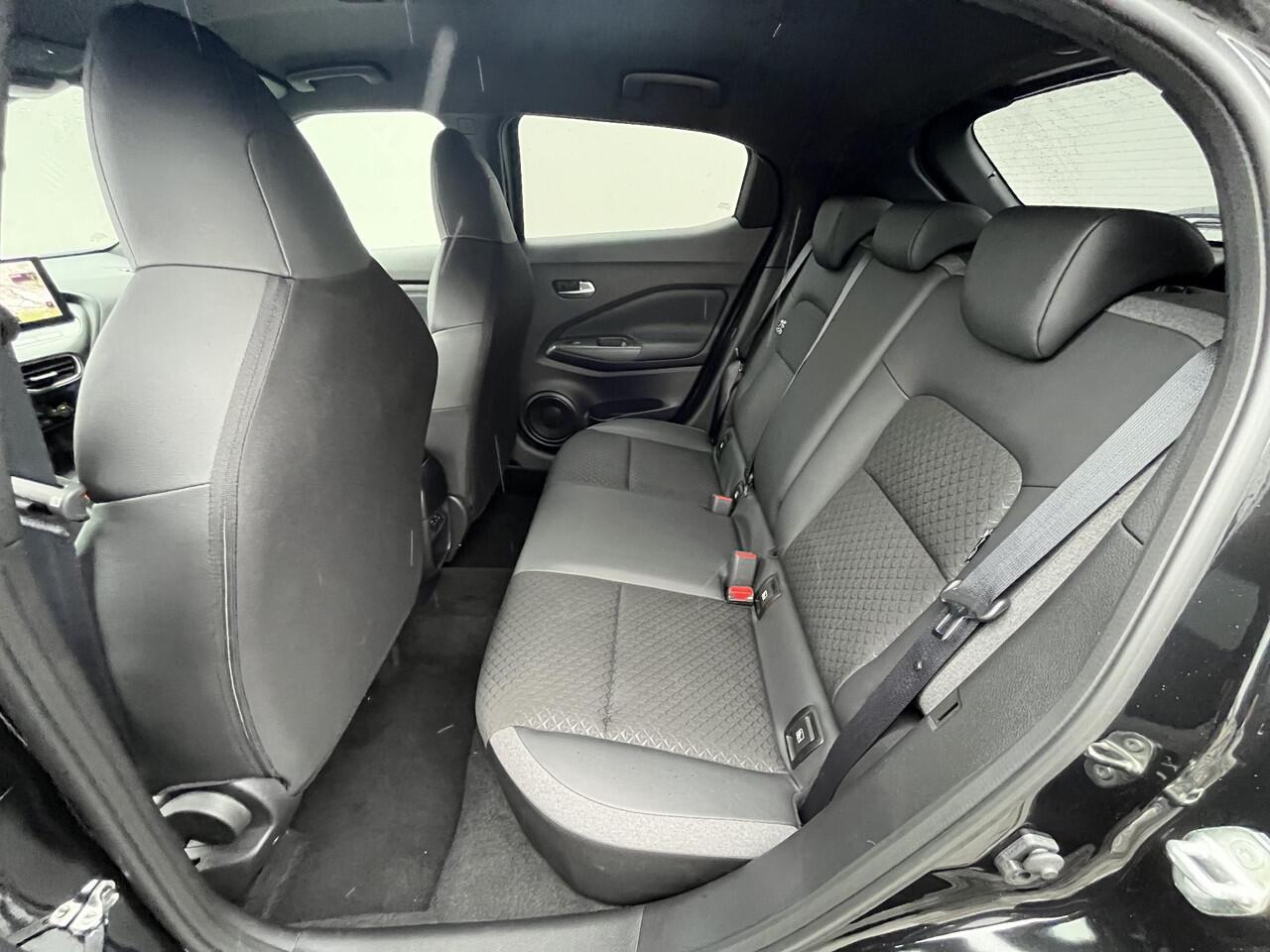 Nissan JUKE 1.0 DIG-T N-Connecta / Fabrieksgarantie tot 07-03-2028 / Achteruitrijcamera / Apple Carplay & Android Auto / Keyless Entry & Start / Navigatie full map / Cruise- en Climate Control / Stuur- en Stoelverwarming / Parkeersensoren voor en achter