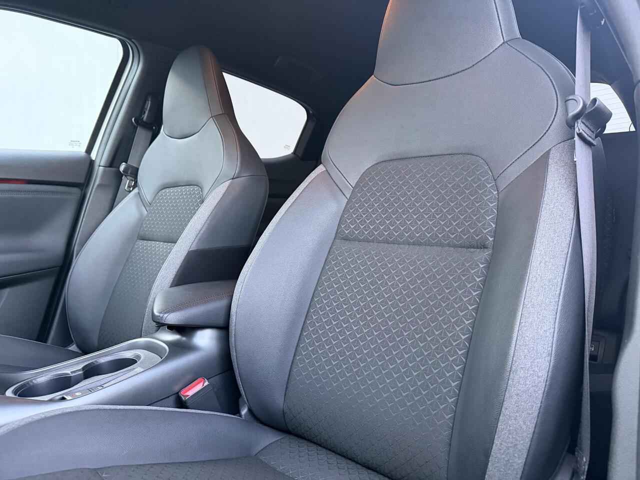 Nissan JUKE 1.0 DIG-T DCT N-Connecta Automaat / Fabrieksgarantie tot 05-2028 / Camera / Navigatie / Stoel & Stuurwiel verwarming / Apple Carplay & Android Auto / DAB / All Season Banden /