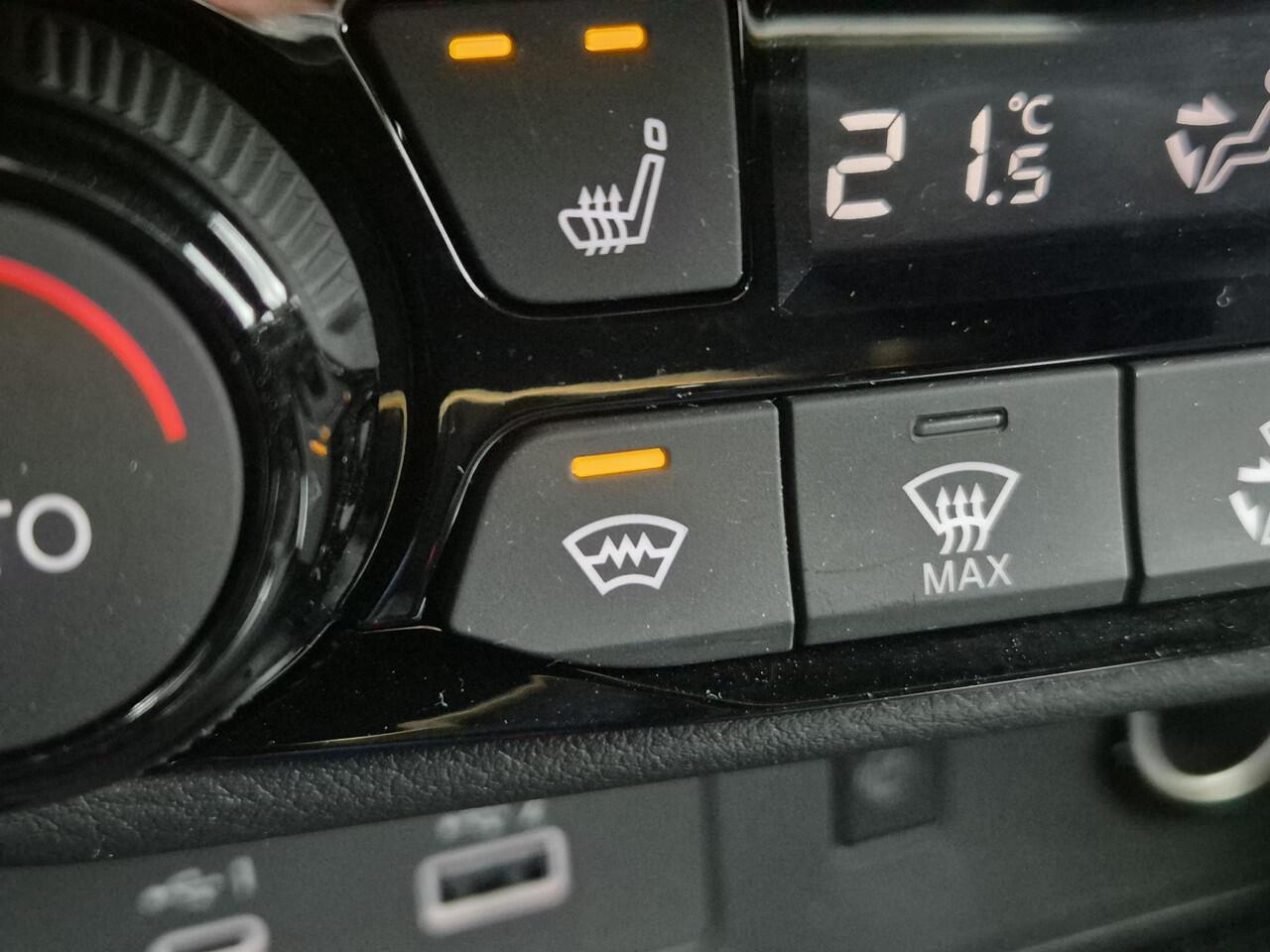 Nissan JUKE 1.0 DIG-T N-Connecta DCT Automaat / Fabrieksgarantie tot 03-2028 / All season banden / Cold Pack / Achteruitrijcamera / Trekgewicht 1250 kg / Cruise control / Draadloze telefoon lader / Apple Carplay Androud Auto /