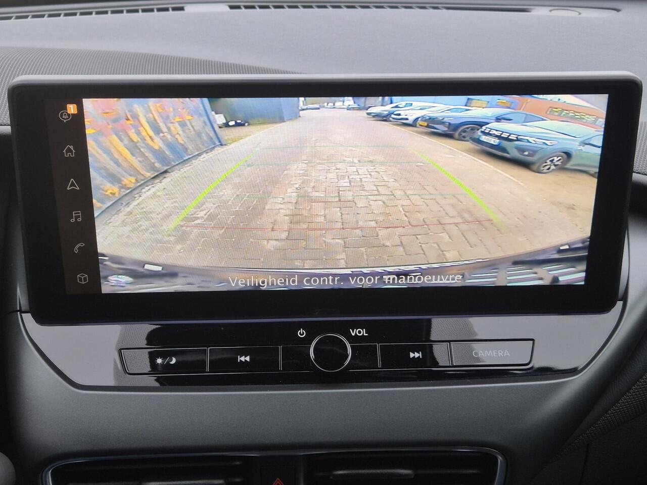 Nissan JUKE 1.0 DIG-T N-Connecta Handgeschakeld / Fabrieksgarantie tot 05-2028 / Cold Pack Light / Trekgewicht 1250 kg / Cruise control / Apple Carplay Android Auto / Achteruitrijcamera / Stuur- & Stoel verwarming / Navigatie /