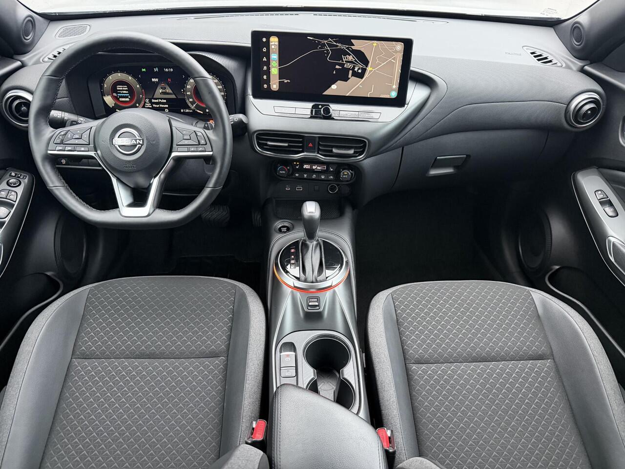 Nissan JUKE 1.0 DIG-T N-Connecta DCT Automaat / Coldpack / Navigatie / Camera / Stoel & Stuurwielverwarming / Apple Carplay & Android Auto / Cruise Control / Keyless / All Season Banden / DAB / LED /