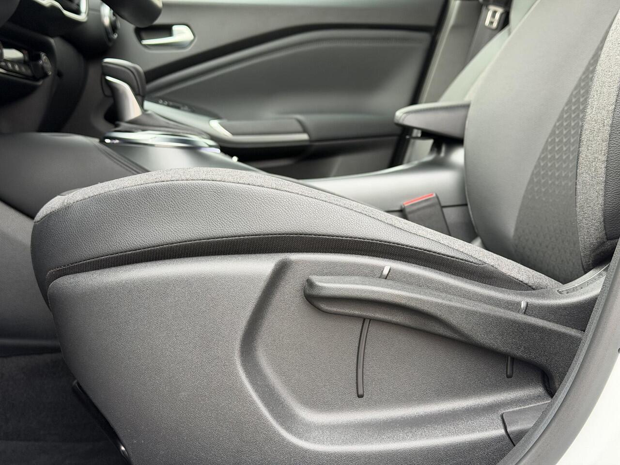 Nissan JUKE 1.6 Hybrid N-Connecta / Fabrieksgarantie tot 07-2028 / Camera / Navigatie / Apple Carplay & Android Auto / Stoel & Stuurwielverwarming / Two Tone / Cruise Control / Keyless /