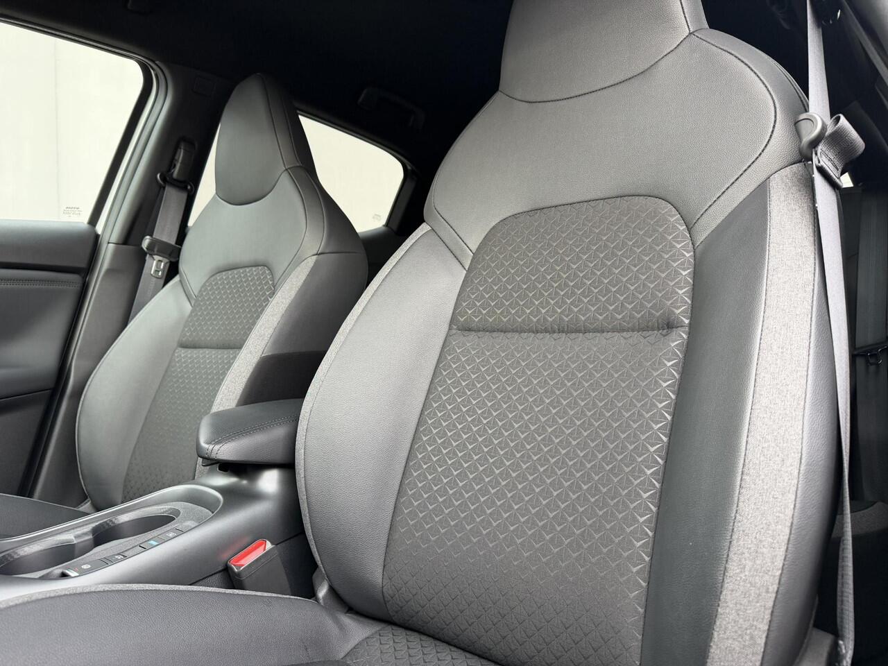 Nissan JUKE 1.6 Hybrid N-Connecta / Fabrieksgarantie tot 07-2028 / Camera / Navigatie / Apple Carplay & Android Auto / Stoel & Stuurwielverwarming / Two Tone / Cruise Control / Keyless /