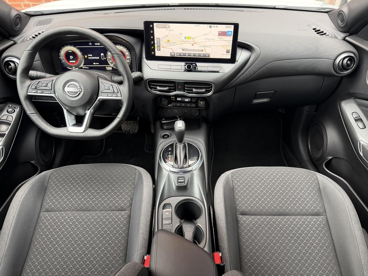 Nissan JUKE 1.6 Hybrid N-Connecta / Fabrieksgarantie tot 07-2028 / Camera / Navigatie / Apple Carplay & Android Auto / Stoel & Stuurwielverwarming / Two Tone / Cruise Control / Keyless /