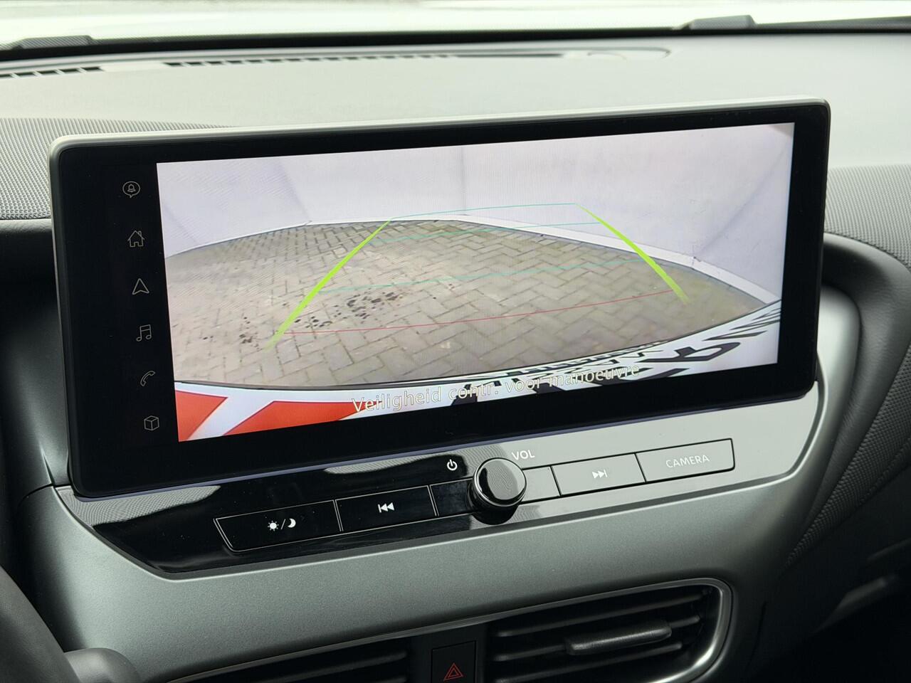 Nissan JUKE 1.6 Hybrid N-Connecta / Fabrieksgarantie tot 07-2028 / Camera / Navigatie / Apple Carplay & Android Auto / Stoel & Stuurwielverwarming / Two Tone / Cruise Control / Keyless /