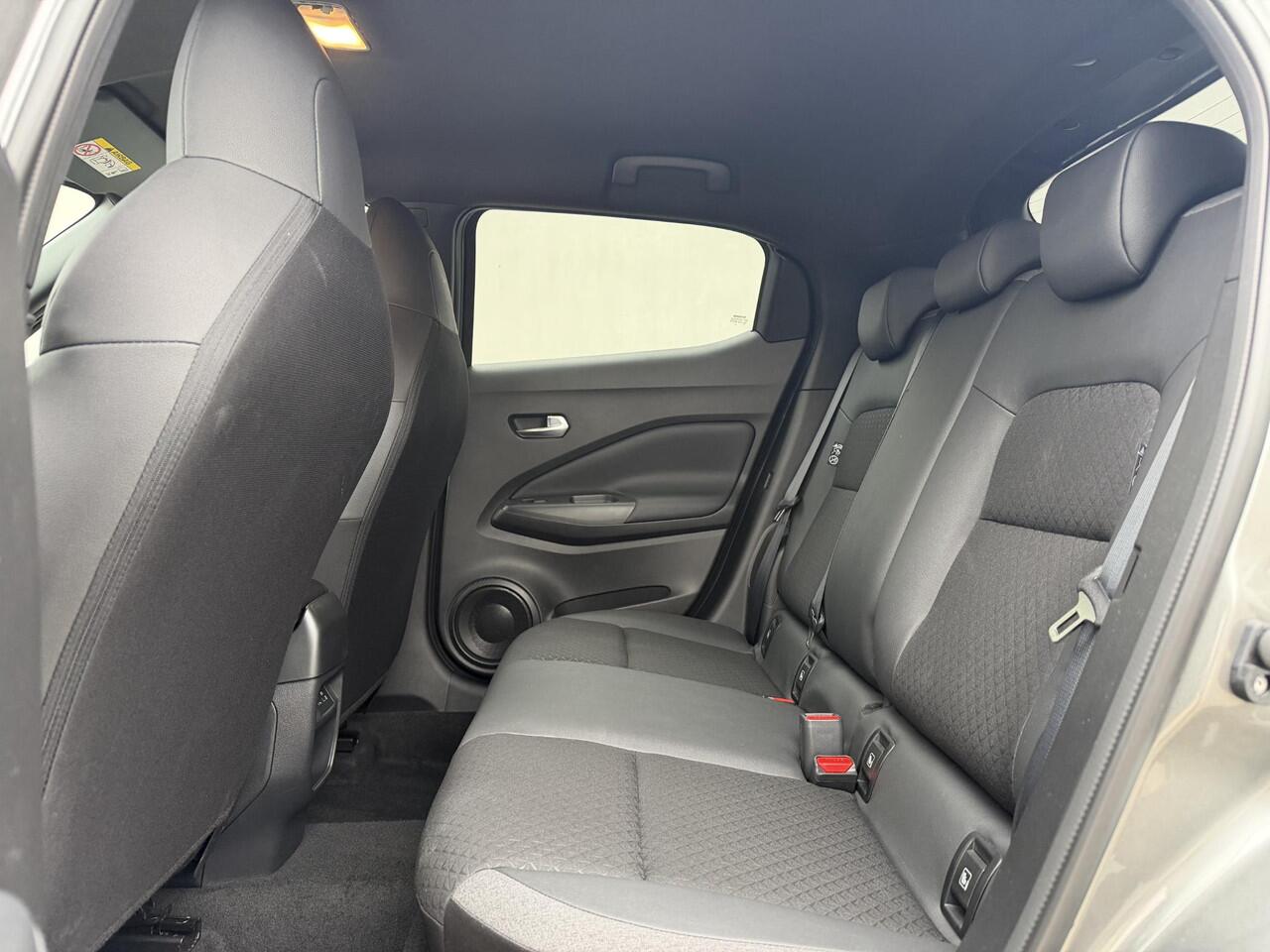 Nissan JUKE 1.0 DIG-T N-Connecta / Fabrieksgarantie tot 4-2028 / Navigatie / Camera / Stoel Verwarming / Stuurwiel Verwarming / Apple Carplay & Android Auto / Cruise Control / Clima / PDC /