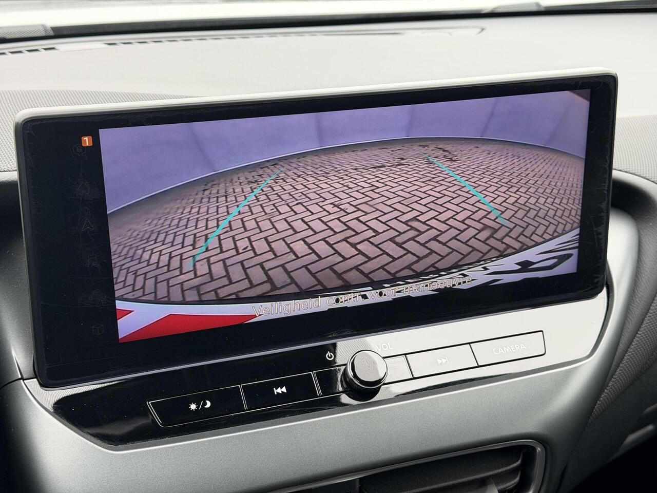 Nissan JUKE 1.0 DIG-T N-Connecta / Fabrieksgarantie tot 4-2028 / Navigatie / Camera / Stoel Verwarming / Stuurwiel Verwarming / Apple Carplay & Android Auto / Cruise Control / Clima / PDC /