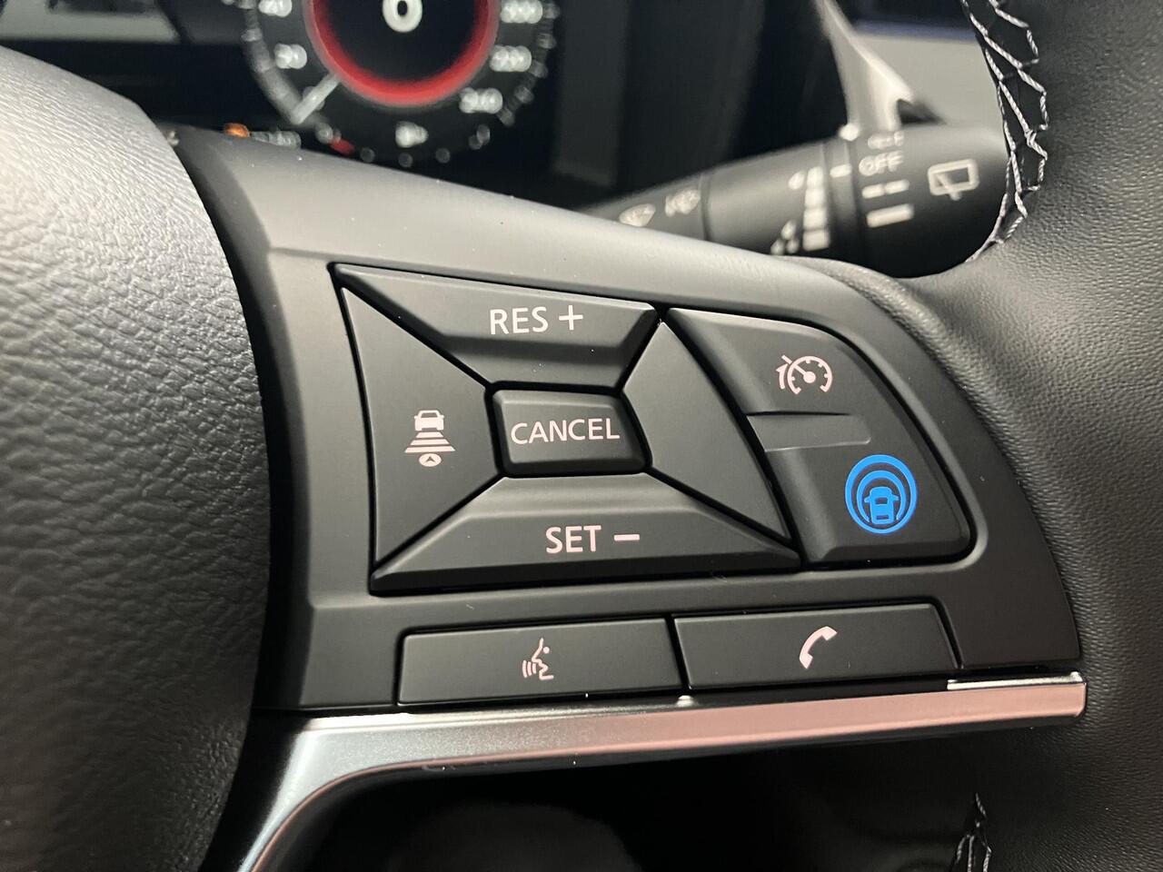 Nissan JUKE 1.6 Hybrid Tekna / ¤4.500,- Nissan Voorraadvoordeel / Nieuw uit voorraad leverbaar / Lederen Bekleding / Bose Premium Audio / Technology Pack /Stoel- en Stuurverwarming / Voorruitverwarming / 19 Inch Velgen /