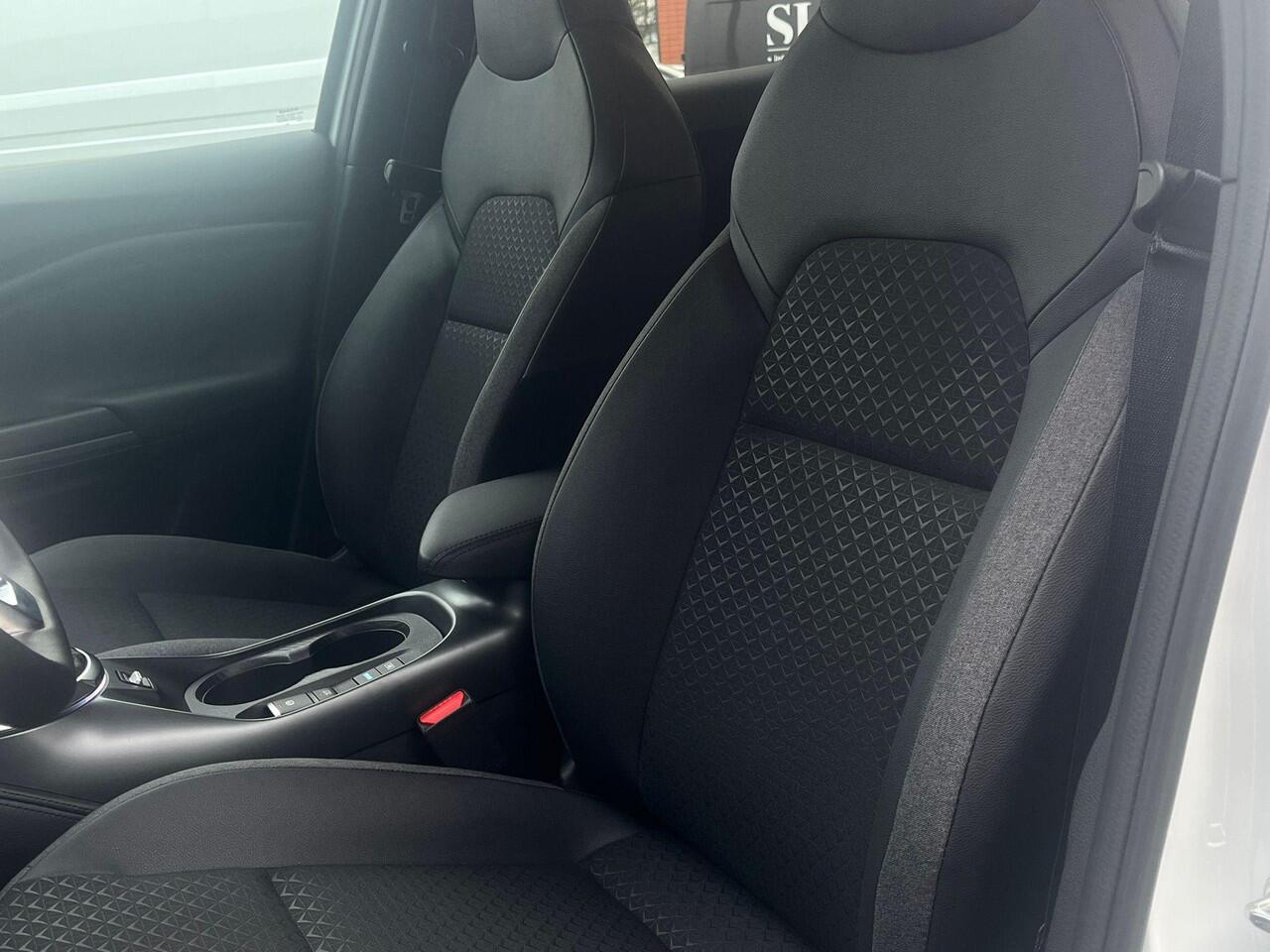 Nissan JUKE 1.6 Hybrid N-Sport 143PK | Rijklaarprijs! | Automaat | 360 Camera | Adaptieve Cruise Control | Stoel,- Stuur en Voorruitverwarming | Dodehoekdetectie | Apple CarPlay & Android Auto | Nieuw uit voorraad leverbaar!