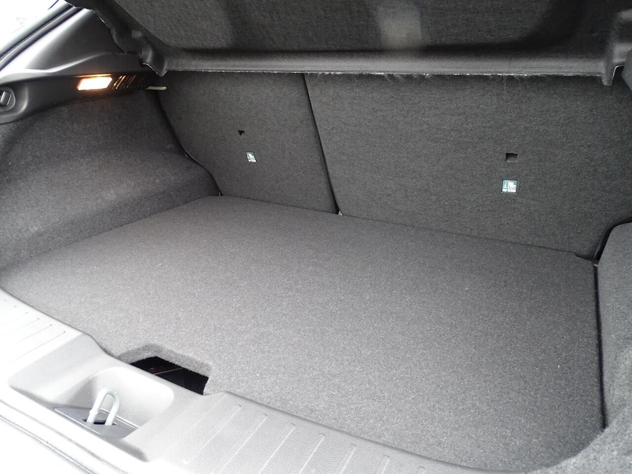 Nissan JUKE 1.6 Hybrid N-Connecta COLD PACK / METALLIC LAK