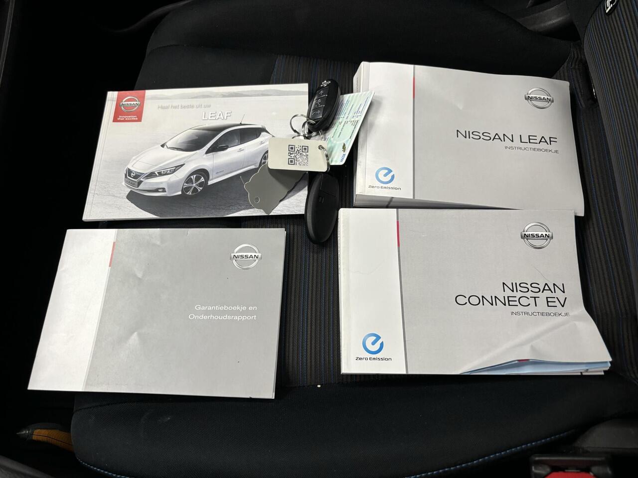 Nissan LEAF N-Connecta 40 kWh / Accu SOH 91% / Nu Private Lease voor ¤350,- Per Maand! / Voorstoelen + achterbank verwarmd / Rondomzichtcamera / Parkeersensoren voor + achter / Navigatiesysteem full map / Apple Car Play & Android Auto / Lichtmetalen velgen 17"