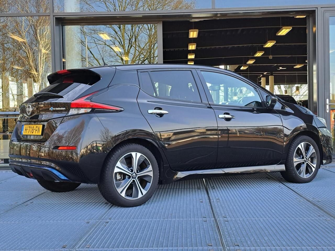 Nissan LEAF 40 kWh N-Connecta | 360° Camera | Parkeersensoren | Navigatie | Apple Carplay | Licht & Regensensor