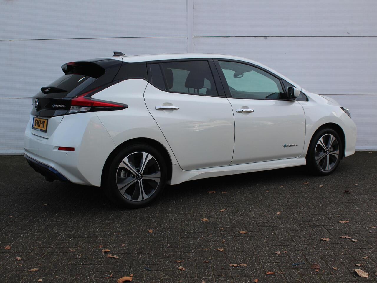 Nissan LEAF Tekna 40 kWh / Trekhaak Afneembaar / Bose / Cruise Control Adaptief / Navigatie + Apple Carplay/Android Auto / Lederen/Alcantara Bekleding /