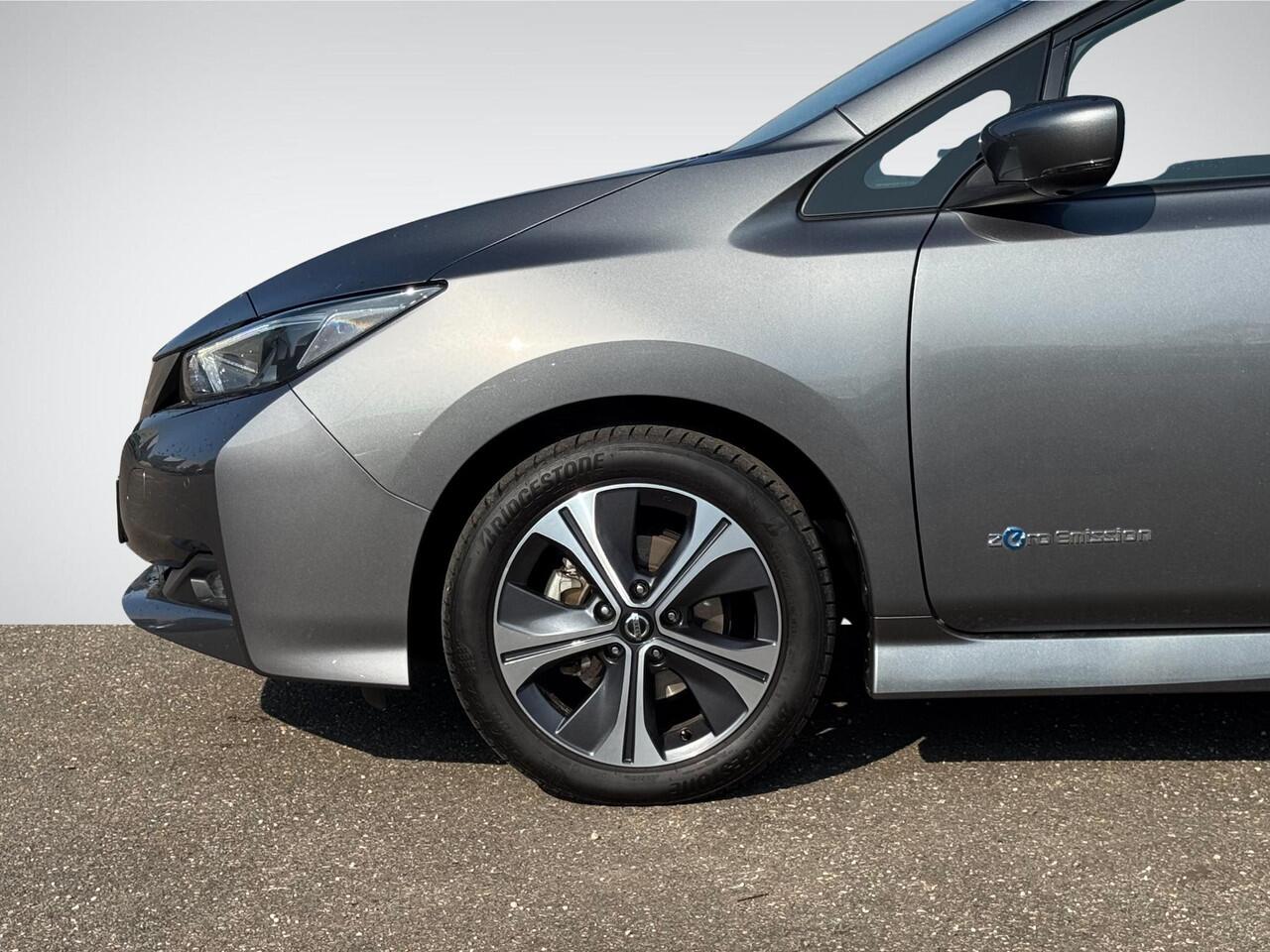 Nissan LEAF N-Connecta 40 kWh SoH 89% | Navigatie | 360° Camera | Stuur- + Stoelverwarming | Keyless Entry | Adapt. Cruise Control | Rijklaarprijs!