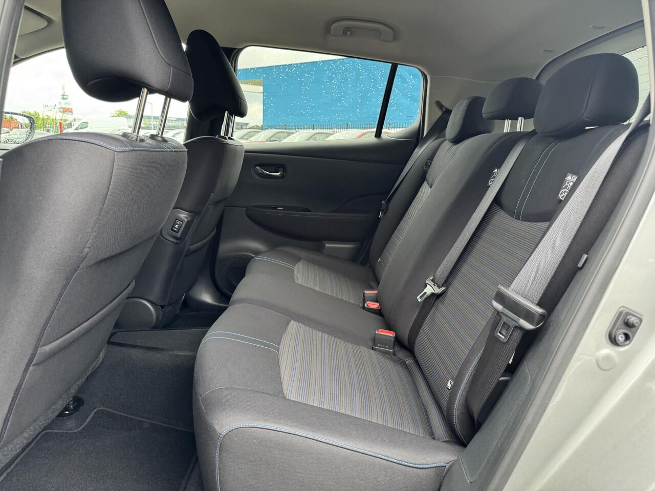 Nissan LEAF N-Connecta 40 kWh SoH 89% | Navigatie | 360° Camera | Stuur- + Stoelverwarming | Adapt. Cruise Control | Apple Carplay/Android Auto | Rijklaarprijs!