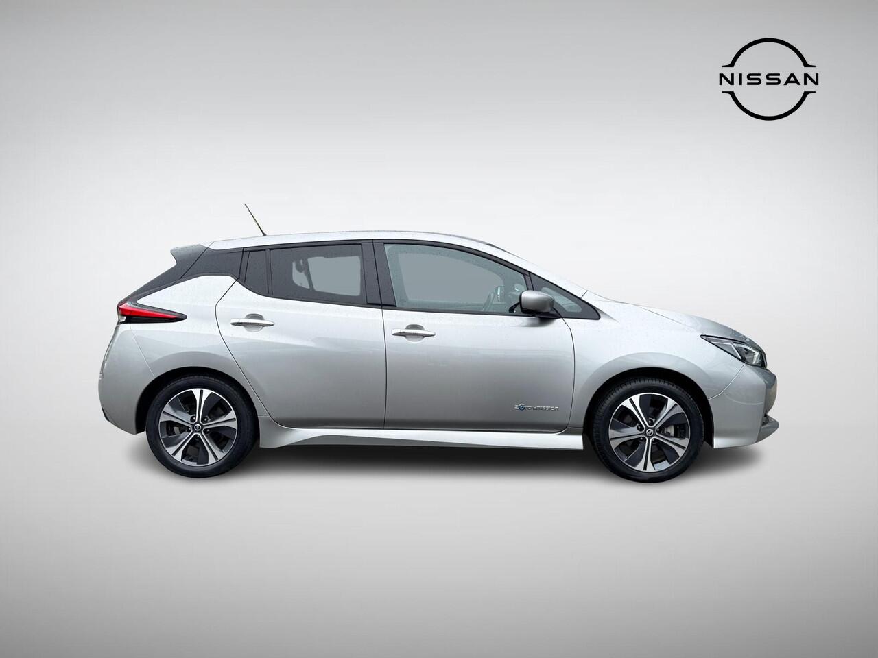 Nissan LEAF N-Connecta 40 kWh SoH 89% | Navigatie | 360° Camera | Stuur- + Stoelverwarming | Adapt. Cruise Control | Apple Carplay/Android Auto | Rijklaarprijs!