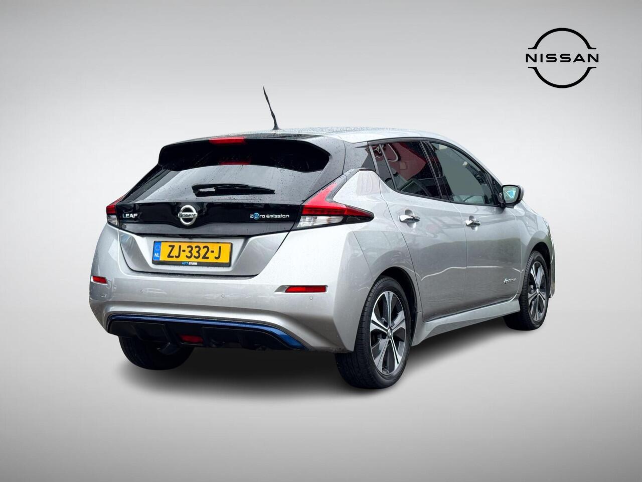 Nissan LEAF N-Connecta 40 kWh SoH 89% | Navigatie | 360° Camera | Stuur- + Stoelverwarming | Adapt. Cruise Control | Apple Carplay/Android Auto | Rijklaarprijs!