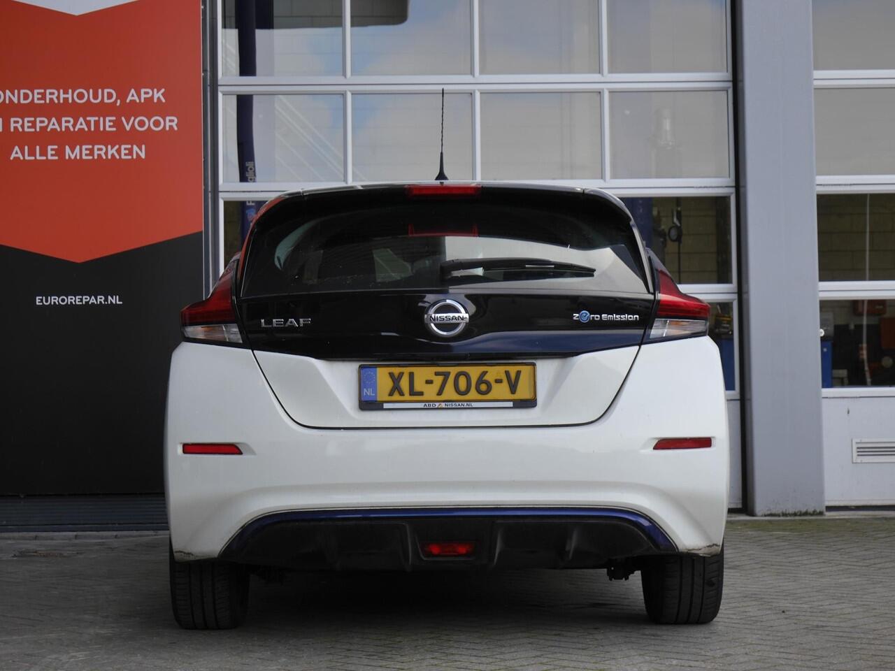 Nissan LEAF Acenta 40 kWh | Achteruitrijcamera | Stoel en stuurverwarming | Navigatie | Lichtmetalen velgen | Climate control | Cruise control adaptive | Keyless entry en start
