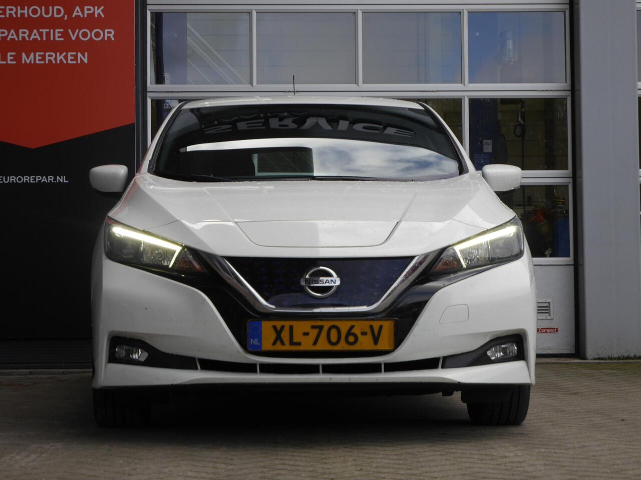 Nissan LEAF Acenta 40 kWh | Achteruitrijcamera | Stoel en stuurverwarming | Navigatie | Lichtmetalen velgen | Climate control | Cruise control adaptive | Keyless entry en start