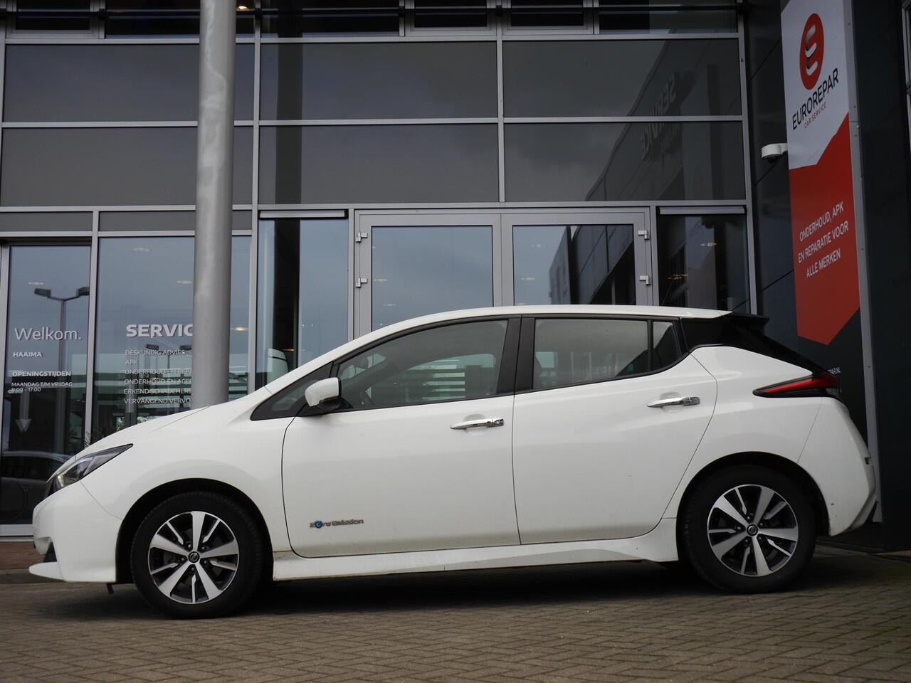 Nissan LEAF Acenta 40 kWh | Achteruitrijcamera | Stoel en stuurverwarming | Navigatie | Lichtmetalen velgen | Climate control | Cruise control adaptive | Keyless entry en start