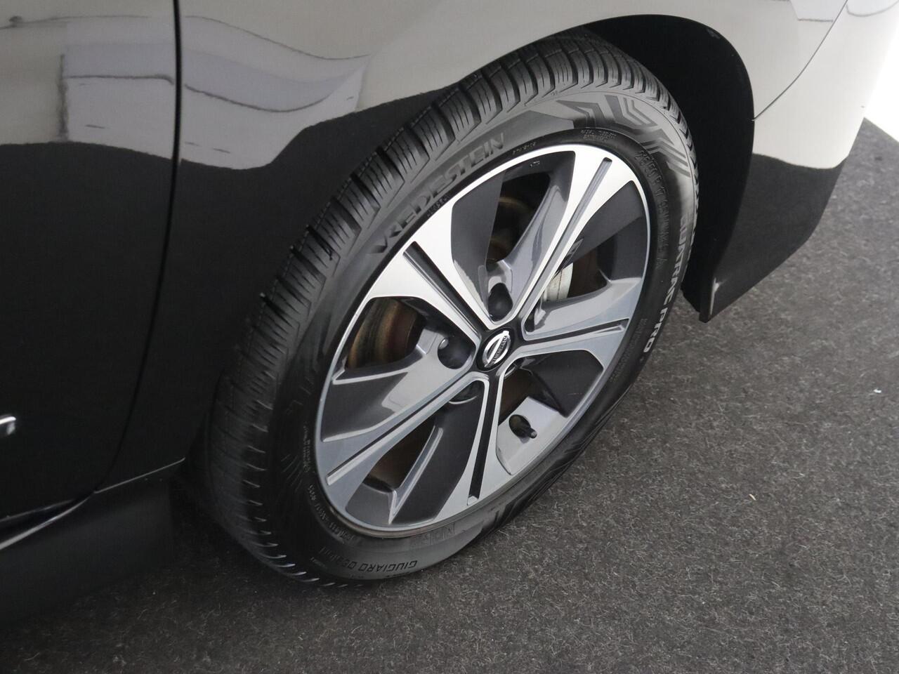 Nissan LEAF Tekna 40 kWh | Navigatie | Adaptive cruise control | Parkeersensoren & Camera | Apple & Android Carplay | Climate Control | Automatische verlichting & Regensensoren |