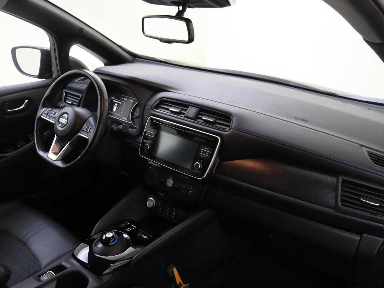 Nissan LEAF Tekna 40 kWh | Navigatie | Adaptive cruise control | Parkeersensoren & Camera | Apple & Android Carplay | Climate Control | Automatische verlichting & Regensensoren |