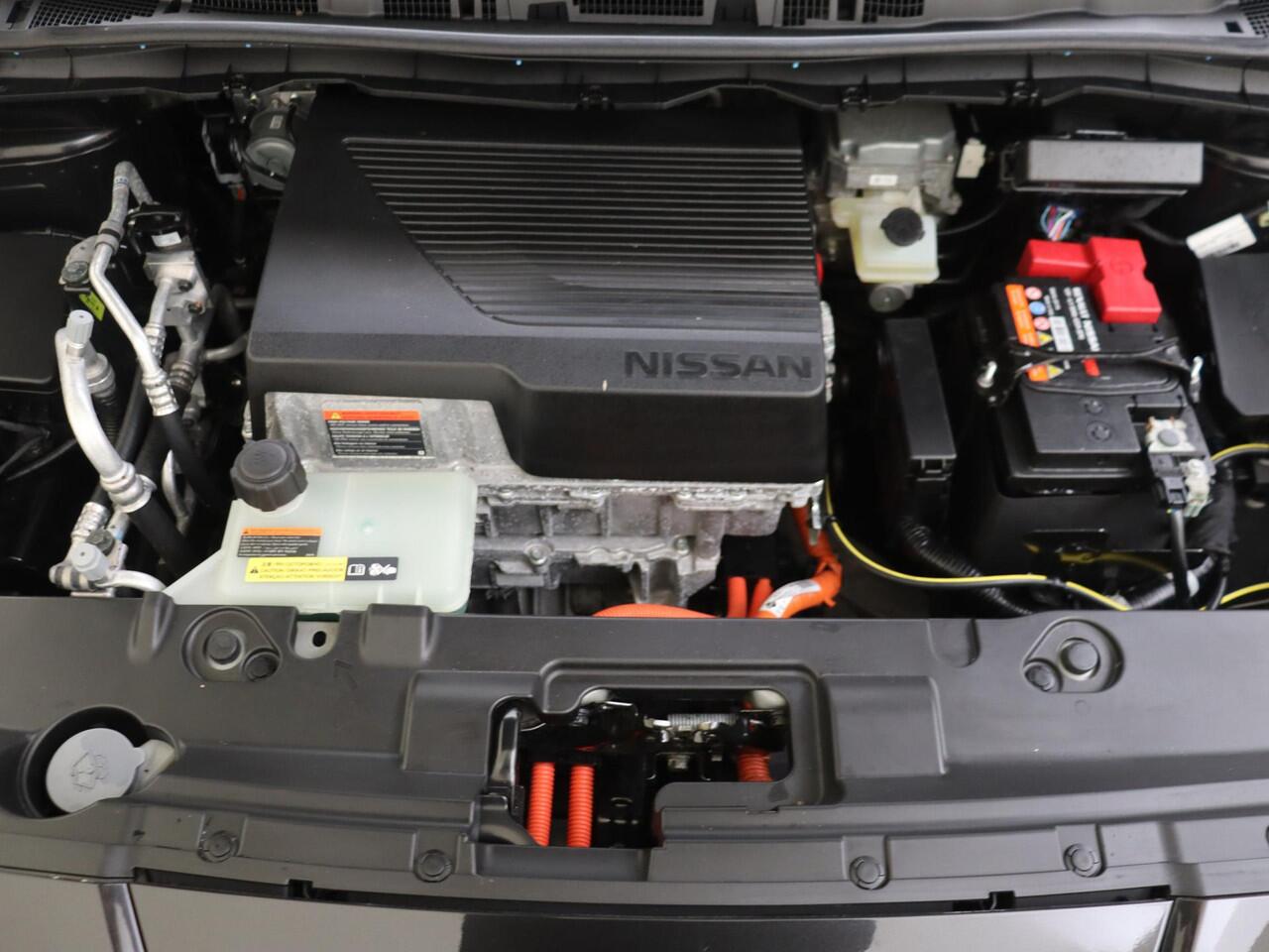 Nissan LEAF Tekna 40 kWh | Navigatie | Adaptive cruise control | Parkeersensoren & Camera | Apple & Android Carplay | Climate Control | Automatische verlichting & Regensensoren |