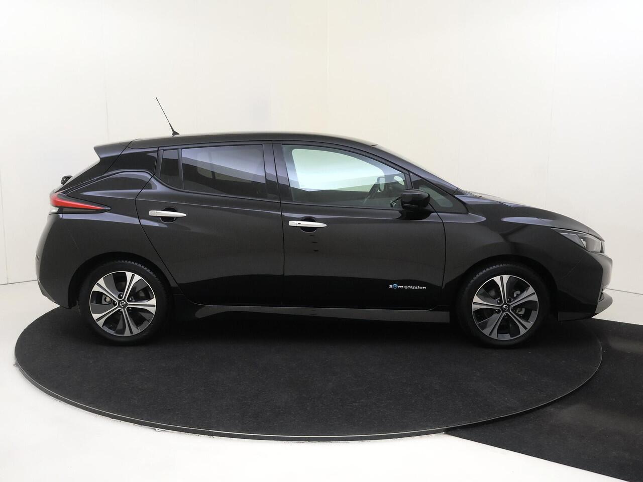 Nissan LEAF Tekna 40 kWh | Navigatie | Adaptive cruise control | Parkeersensoren & Camera | Apple & Android Carplay | Climate Control | Automatische verlichting & Regensensoren |