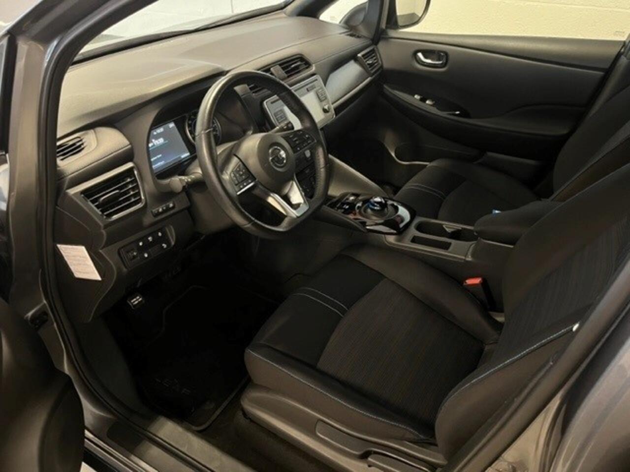 Nissan LEAF N-Connecta 40 kWh ( Orig. Nederlandse auto / lage kilometers )