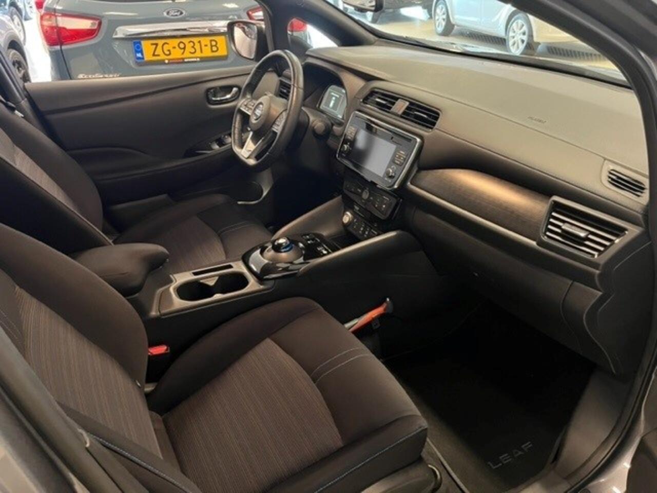 Nissan LEAF N-Connecta 40 kWh ( Orig. Nederlandse auto / lage kilometers )