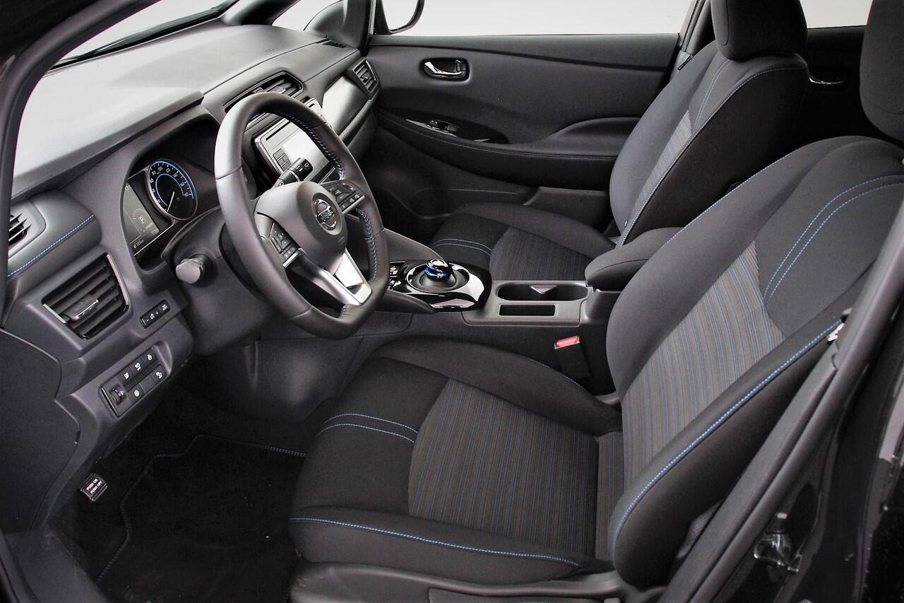 Nissan LEAF N-Connecta 40 kWh | Navigatie | Climate Control | Camera | Parkeer sensoren | cruise control | Lichtmetalen velgen